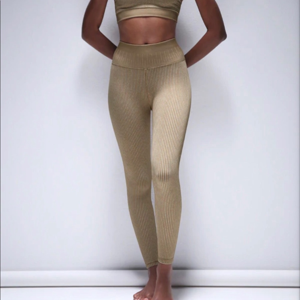 Avocado ribbed yoga leggings in light brown